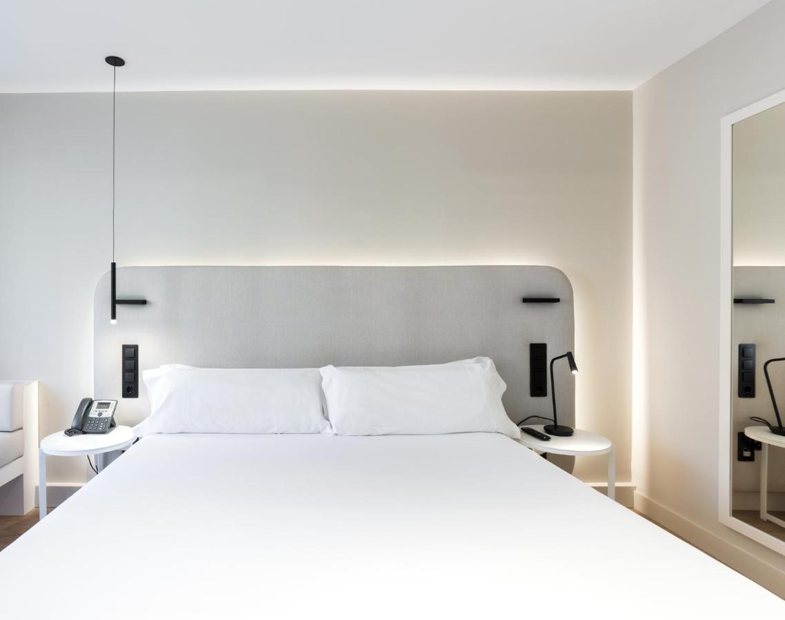 รอยัล รัมบลาส Hotel บาร์เซโลนา ภายนอก รูปภาพ