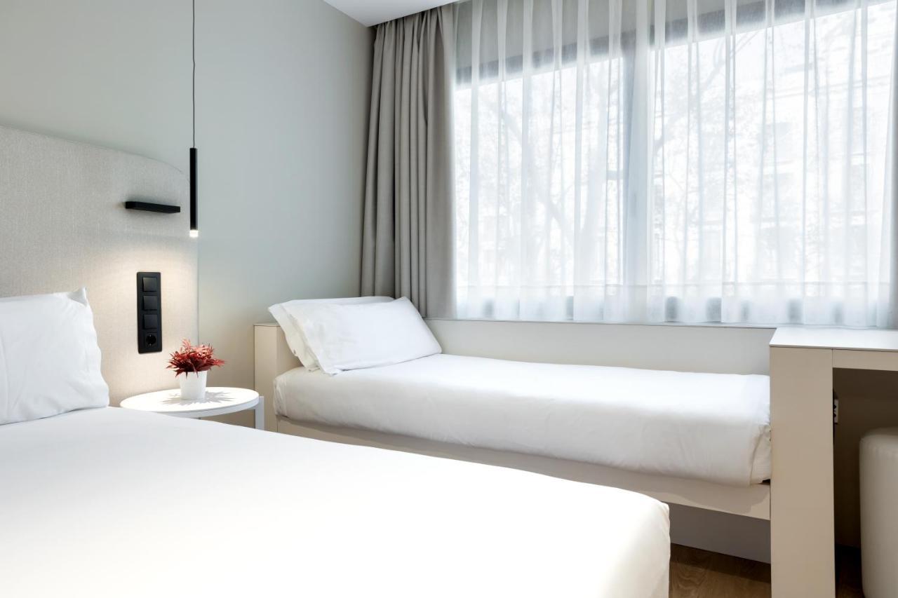 รอยัล รัมบลาส Hotel บาร์เซโลนา ภายนอก รูปภาพ